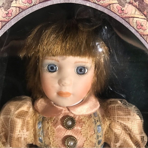 Vintage Grandma's Blessing Doll 1998 Hand-Painted Porcelain - Picture 2 of 8